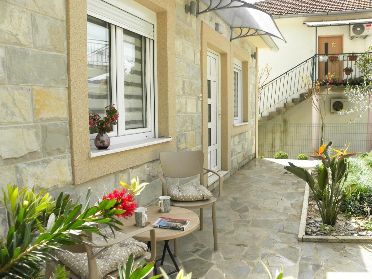 Apartments Aleksandra Risan Exterior photo